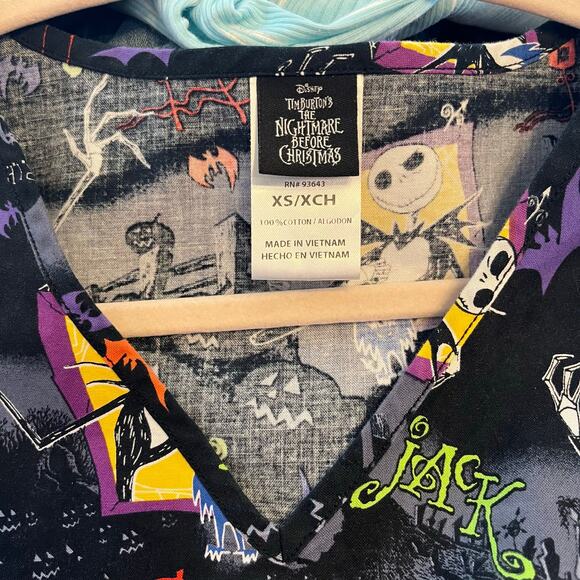 Nursing scrubs Disney Tim Burton’s Nightmare Before Christmas size XS - Picture 7 of 7